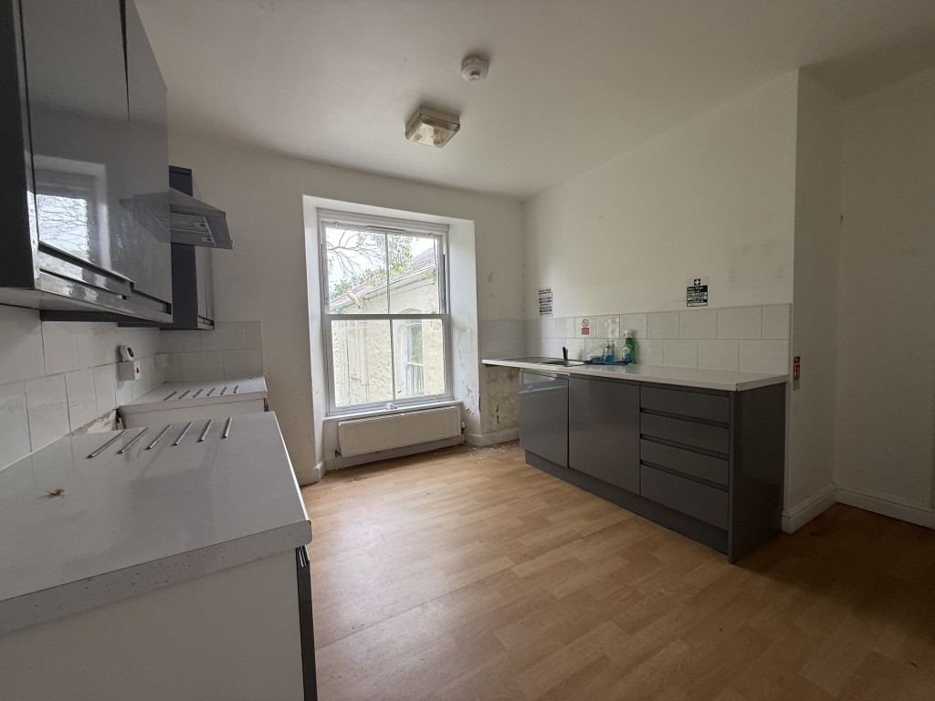 Lot: 133 - SEMI-DETACHED HOUSE IN NEED OF RENOVATION WITH PLANNING FOR DETACHED ANNEXE - Kitchen on first floor
